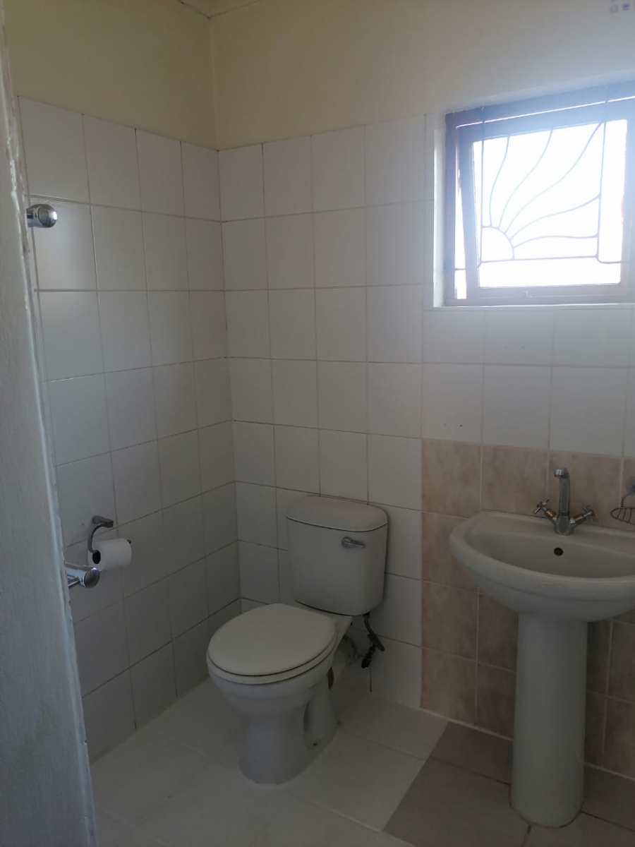 To Let 3 Bedroom Property for Rent in Madeira Park Eastern Cape